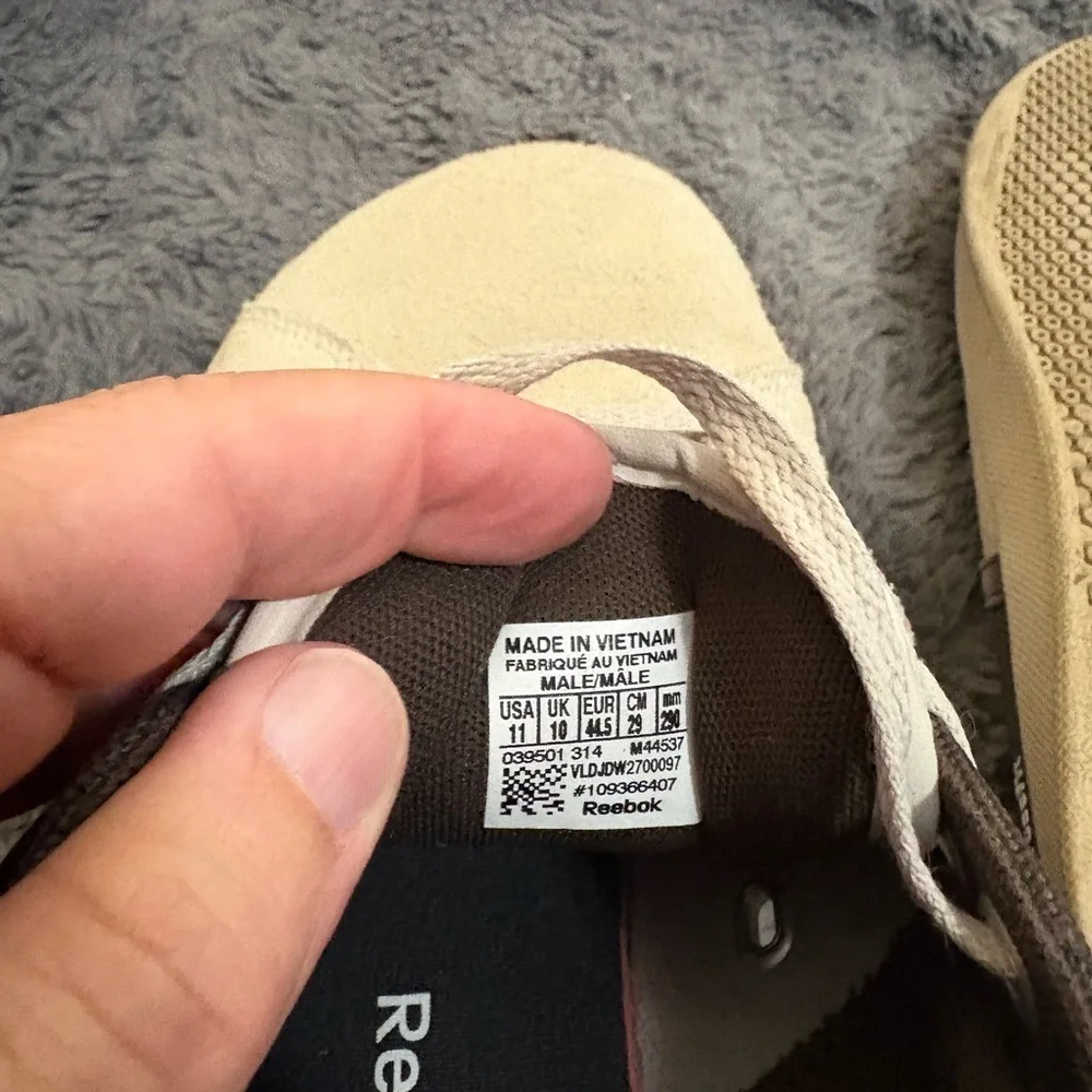 Men’s preowned Reebok Crossfit trainer/casual sneaker. Beige and grey. Size 11 - Picture 5 of 6